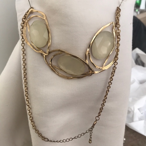 Light jade, glass like necklace - Picture 3 of 3